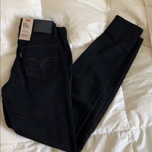 535 black Levi’s jeans